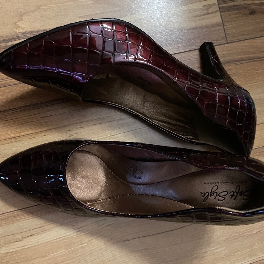 Moroon Soft Style shoes, size 9